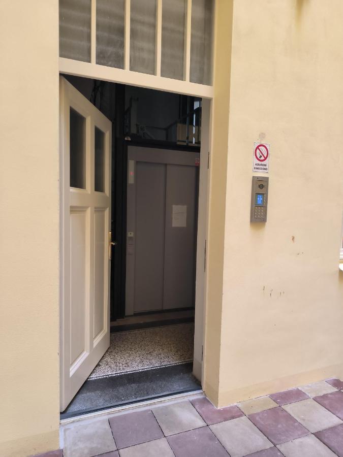 Ferienwohnung Exclusive Apartman Prague Jecna Exterior foto